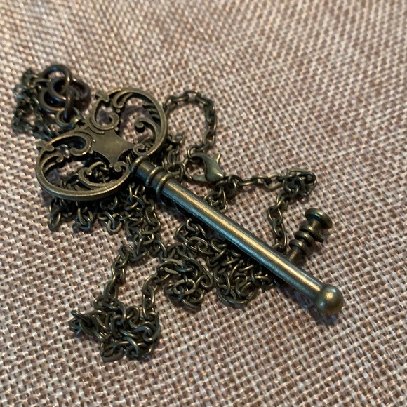 Skeleton key Pendant Necklace 30” Chain New - Picture 8 of 8